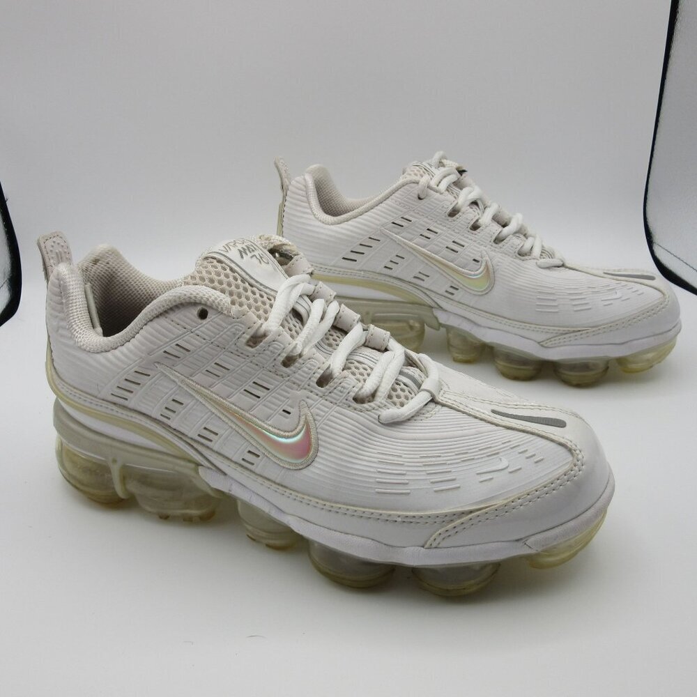 Nike Air Sneakers Vapormax 360 White Metallic Athletic Shoes Sporty Women's 7.5